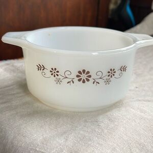 Vintage brown Daisy Dynaware Pyr-O-Rey casserole dish.